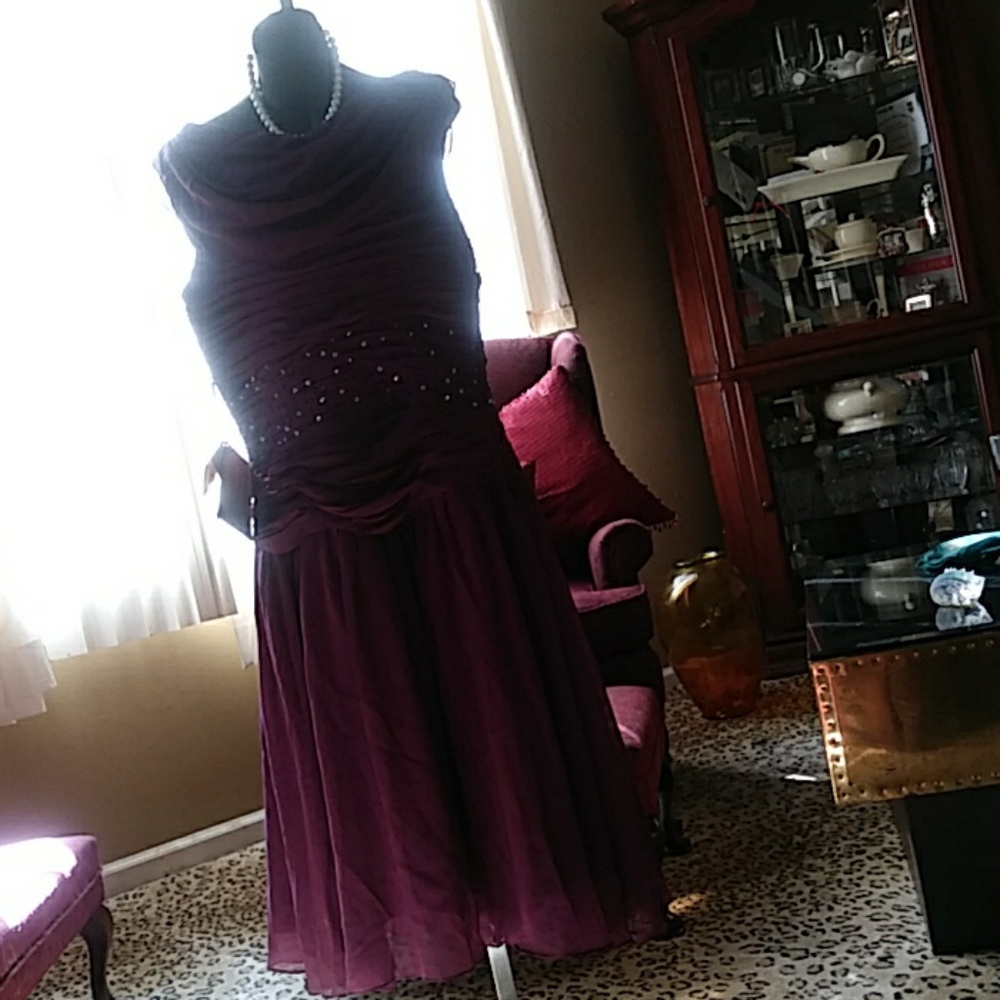 BEAUTIFUL EVENING DRESS